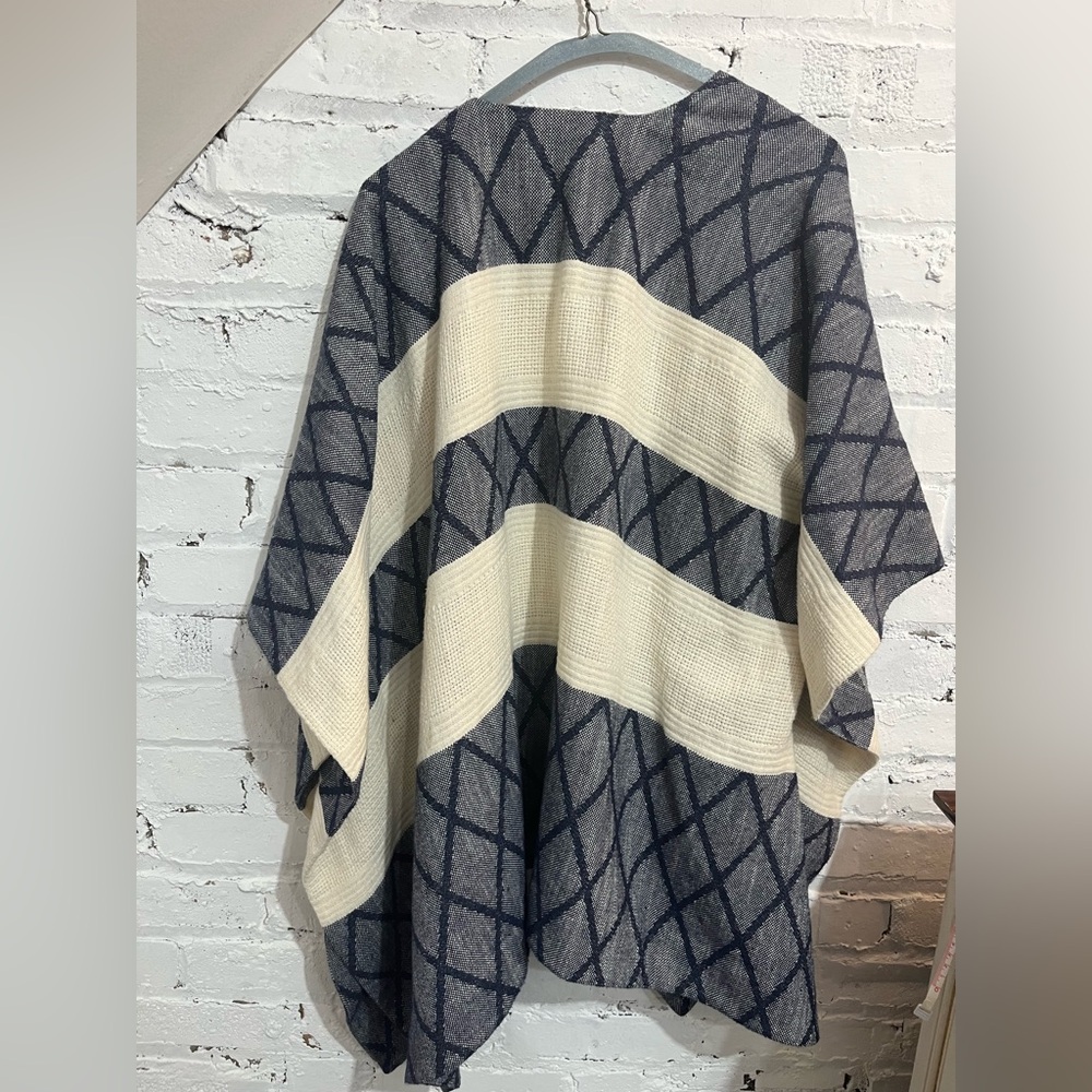Tory Burch Ryder Poncho Shawl Wrap Navy Cream Geometric Stripe Boho Travel - Picture 4 of 7